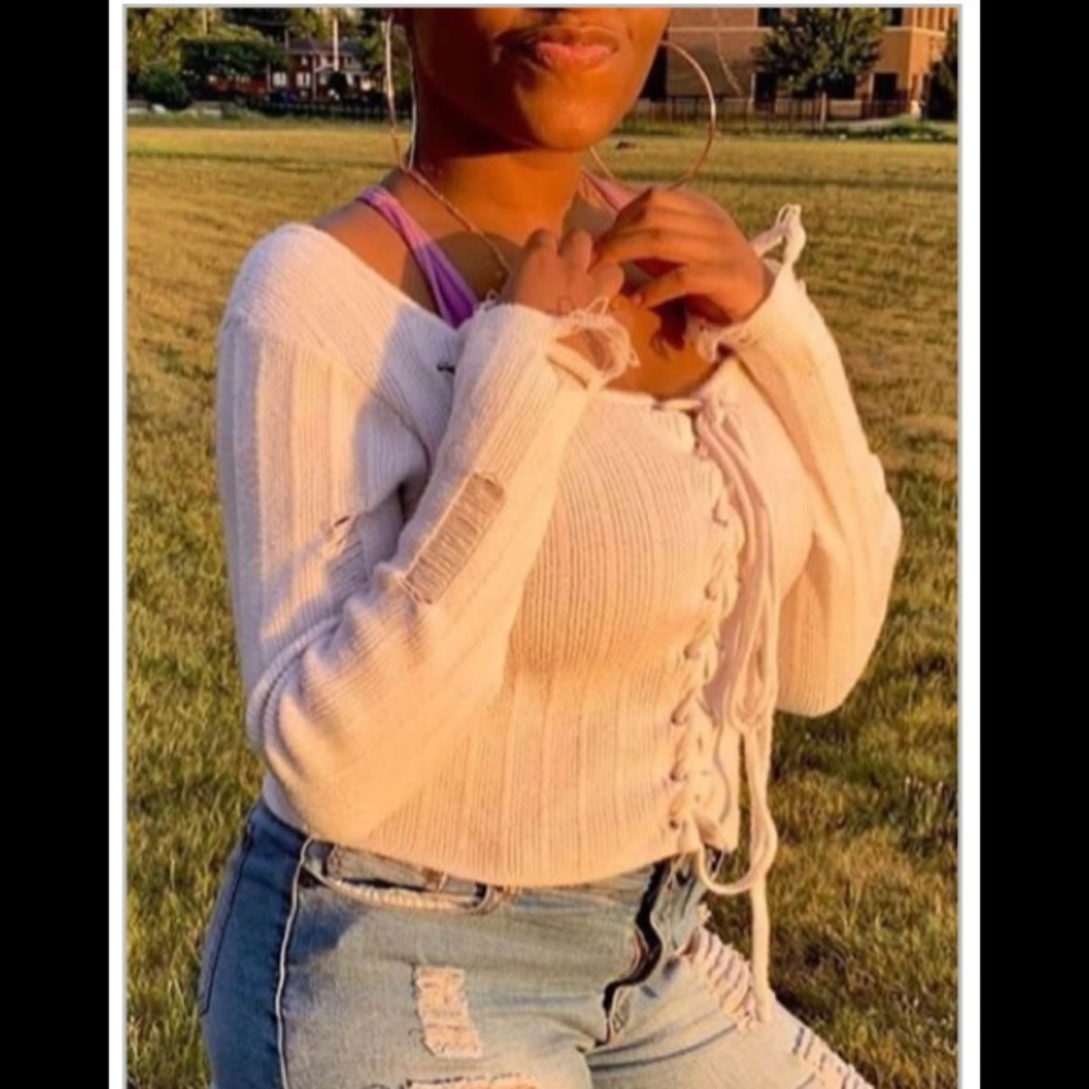 TRENDY DISTRESSED/BANDAGE DESIGN WHITE SWEATER